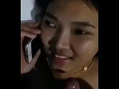 กำลังเย็ดกันมันส์ๆน้องสาวโทรมาให้ไปรับที่โรงเรียน ขัดจังหวะมาก เสียงไทย